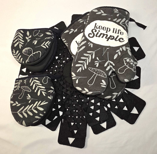8pc lot oven mits and - mits,